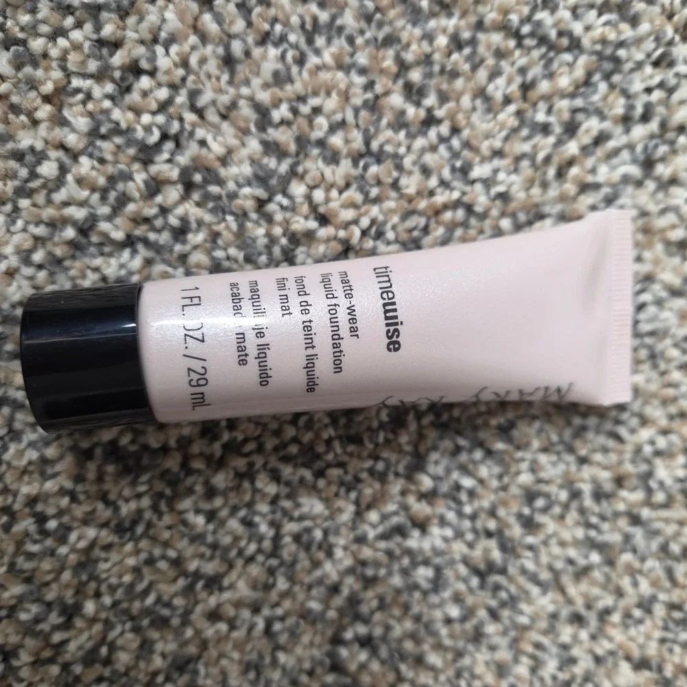 Mary Kay TimeWise Matte-Wear Liquid Foundation Ivory 5 Combination Oily Skin 1oz